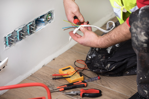 Skilled South Hill electrician in WA near 98373