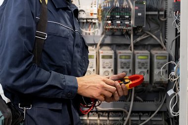 Reliable Covington commercial electrician in WA near 98042